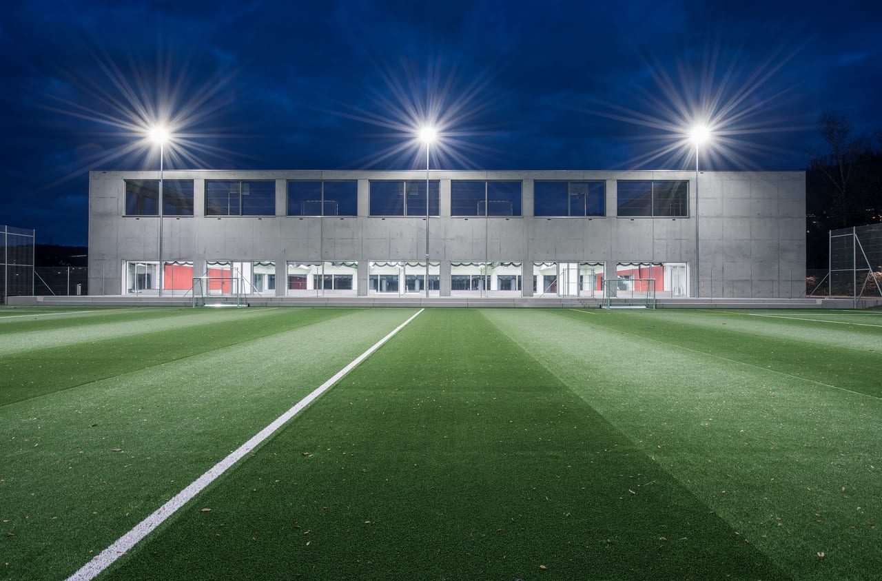 Spielszene des FC Zugersee auf dem Fussballplatz der Kantonsschule Zug